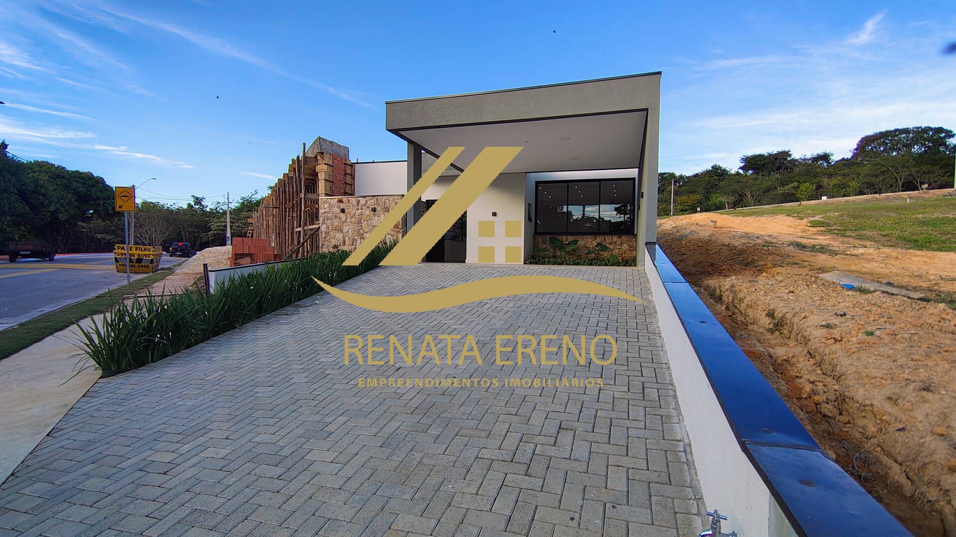 Casa à venda com 3 quartos, 307m² - Foto 1